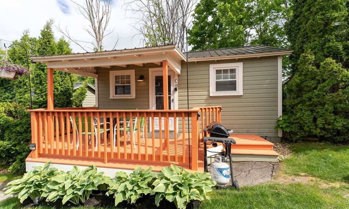Weirs Beach Cabin | Cozy Cottage 15: Enjoy Breakfast & Kitchen Amenities