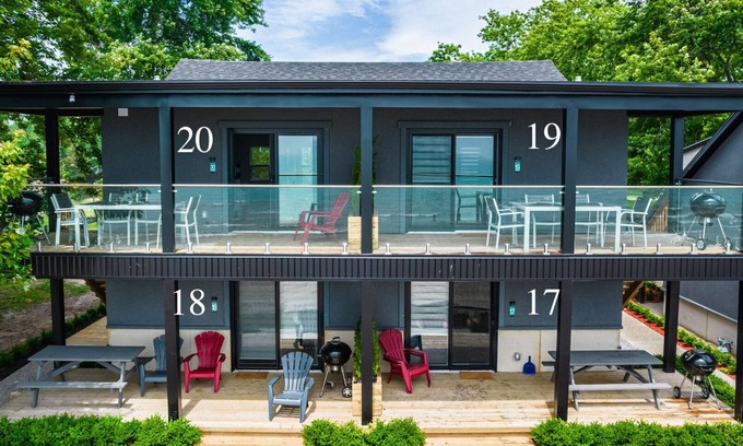 Wainfleet Cottage | Beachfront Bliss: Cottage 18 with Pool and Ocean Views