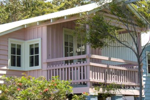 Hyams Beach House | Cozy Cottage at Hyams Beach - Rated 8.4/10 by Guests
