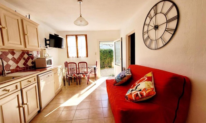 Bandol House | Cottage Near Beach with Pool - Family-Friendly Getaway