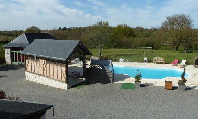 Chateau-Gontier House | Cozy Cottage for 5 with Pool & Gite Near Reception Room