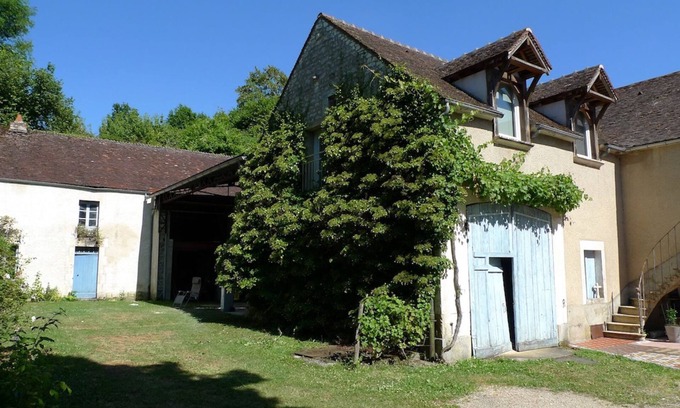 Vincelottes Cottage | Cozy Cottage: 2 Bedrooms with Terrace & Garden - Rated 9.6