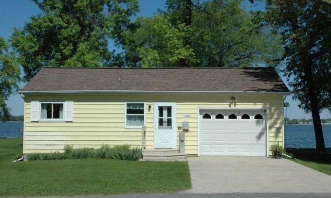 Fox Lake House | Cottage 7 on Beautiful Fox Lake!