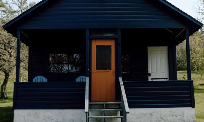 Rockwood Ski Chalet | River View Cottage 7: Pet-Friendly Retreat with Ocean Vista