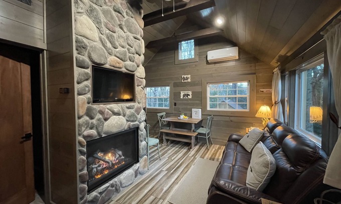 Old Forge Cottage | Experience Waterfront Bliss at Cottage 7th Lake