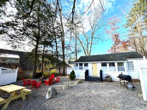 Wolfeboro Apartment | Pet-Friendly Cottage 8-9 with Oceanfront Views