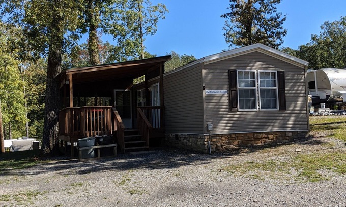 Benton Cottage | Pet-Friendly Cottage #8 at King Creek Resort & Marina