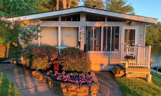 Wolfeboro House | Cozy Cottage 9 at Piping Rock Resort with Kitchen Amenities