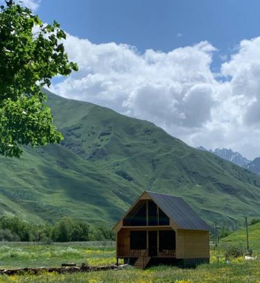 Kazbegi Apartment | Guest Rated 9.7: Cottage AISI with Family-Friendly Amenities