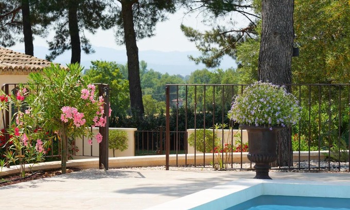 Aix-en-Provence House | Inviting Cottage Aixois with Ocean View and Pool Access