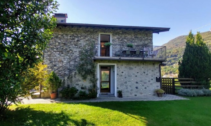 Consiglio di Rumo House | Relaxing Cottage al Lago: Oceanfront Retreat with Spa Amenities