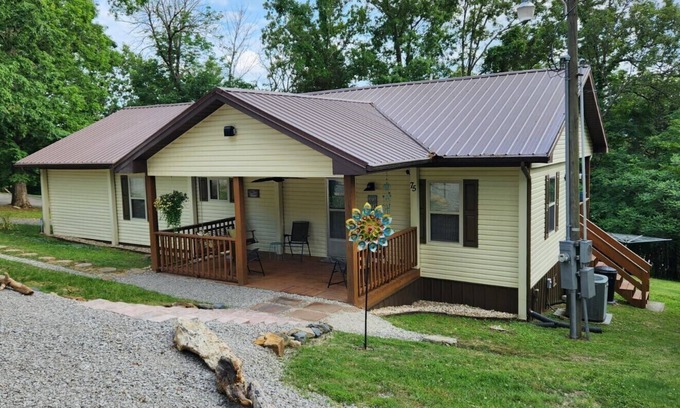 Nancy Cottage | Tranquil Cottage at Lake Cumberland - Steps to the Water