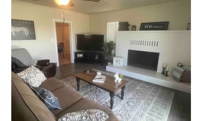 Sanger House | Relaxing Cottage at Newmark Farms - Rated 10/10 by Guests