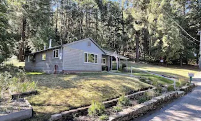 Quincy House | Mountain-View Cottage with Pool and Spa Amenities