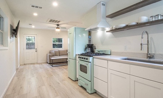 Long Beach Cottage | Pet-Friendly Cottage at the Carrmicheal - 10/10 Guest Rated