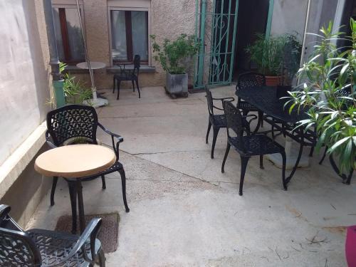 Hautvillers Apartment | Charming Cottage AU TERMINUS: Child-Friendly & Highly Rated