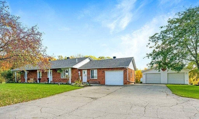 Elizabethtown-Kitley Cottage | Tranquil Cottage with Oceanfront Views and Private Serenity