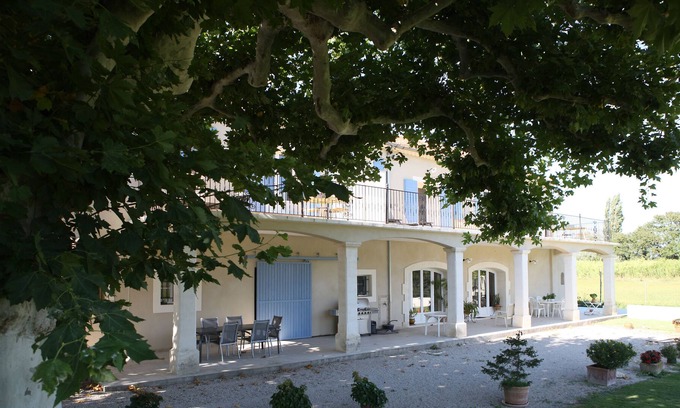 Cabannes Apartment | Idyllic Cottage Near Alpilles and Luberon with Pool & Spa