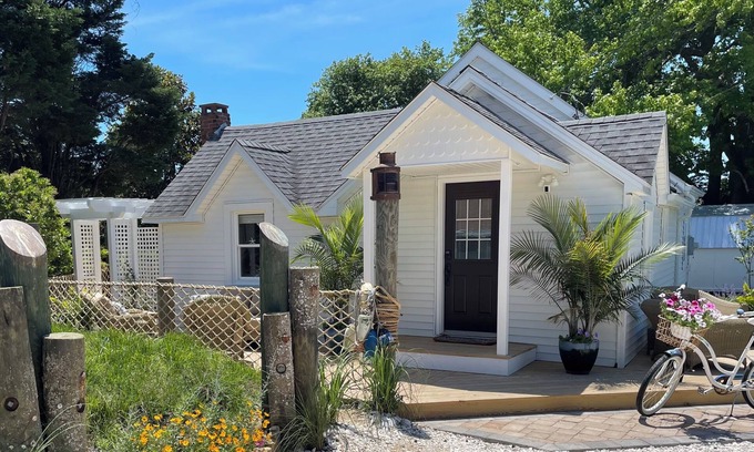 Chincoteague Cottage | Cozy Cottage Bluefish: Oceanfront Getaway on Chincoteague