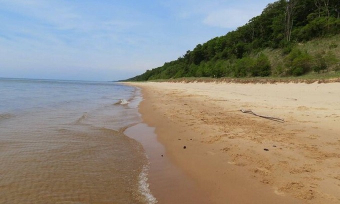 Norton Shores House | Cozy Cottage Next to Hoffmaster State Park - Pet Friendly