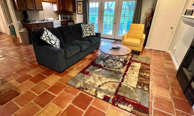 Bay Area Cottage | Bayfront Retreat: Guest Rated 9.8 with Family-Friendly Perks