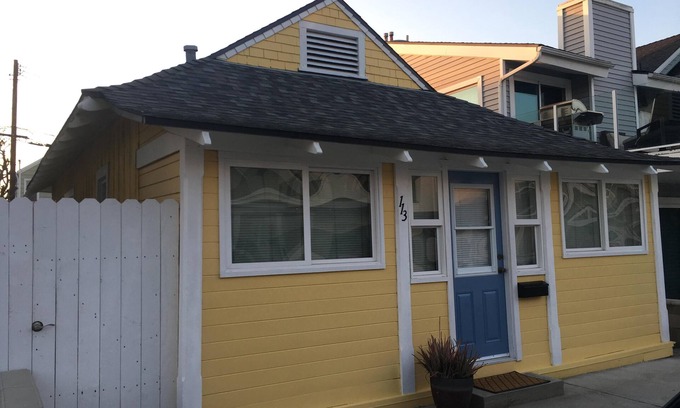 West Newport Cottage | Beachside Cottage with Spa and Ocean View – Rated 10/10