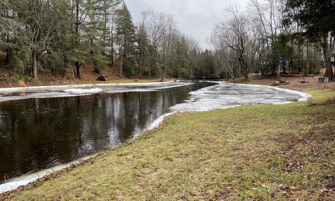 Bobcaygeon House | Riverside Cottage Retreat with Hot Tub and Family Amenities