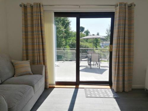 Newcastle Emlyn House | Riverside Cottage in Cenarth with Fishing & Free Wifi