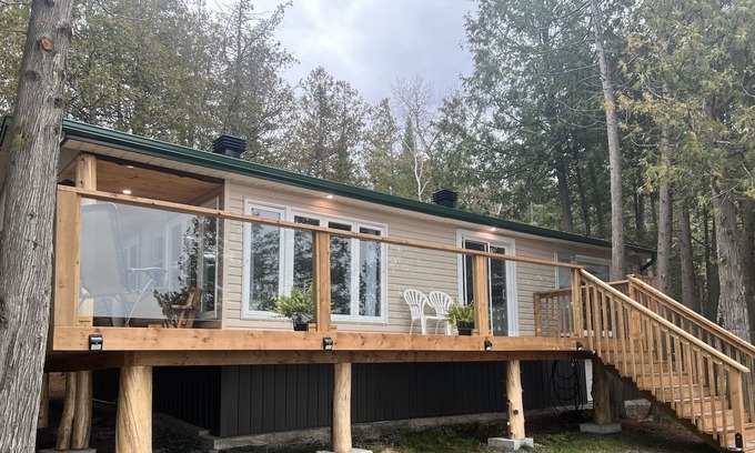 L'lle-du-College Cottage | Idyllic Cottage Retreat on Beautiful Lake Temiskaming