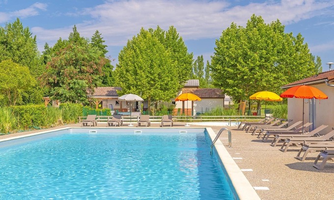 Castelmoron-sur-Lot Cabin | Cozy Cottage with Terrace & Pool Access for Your Getaway
