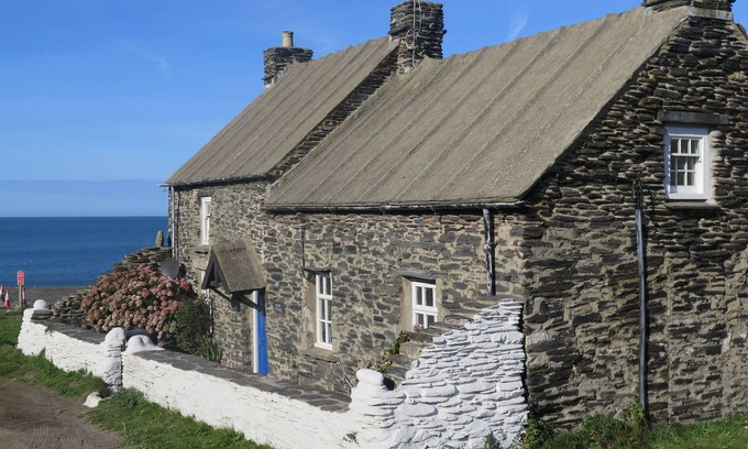 Abereiddy Cottage | Sea View Cottage Steps from the Beach – Rated 9.2/10