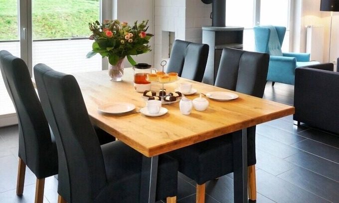 Nordhorn House | Beachside Cottage with Fireplace, Sauna & Hot Tub Retreat
