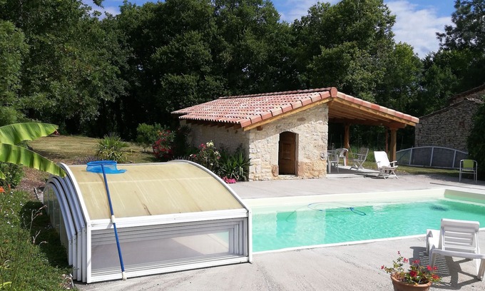 Villeneuve-sur-Vere House | Idyllic Cottage House with Pool and Lake Views in Cordais