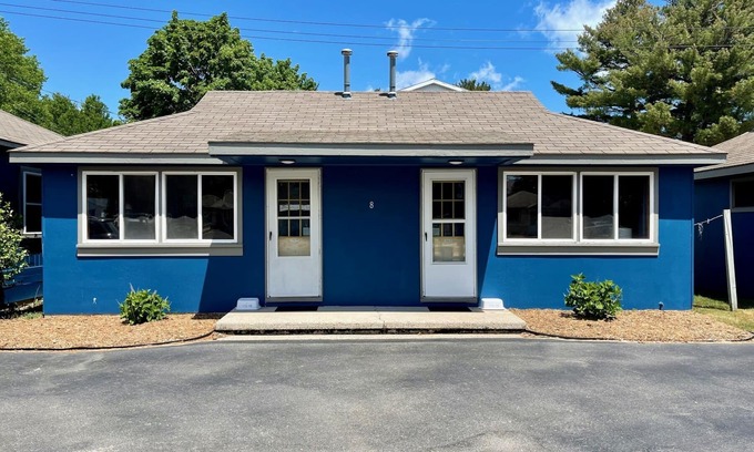 Oscoda Cottage | Pet-Friendly Cottage Cove with Ocean and Lake Views