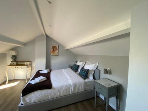 Fontenay-en-Parisis House | Charming Cottage Near Paris – Rated 9.1/10 for Families