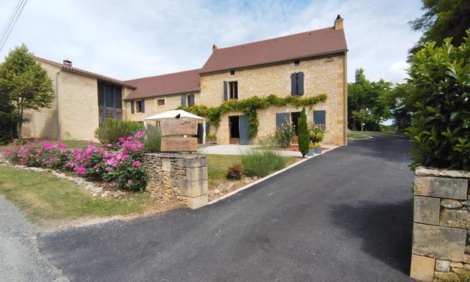 Marnac House | Relax at Cottage de La Mothe: Oceanfront, Pet-Friendly Retreat