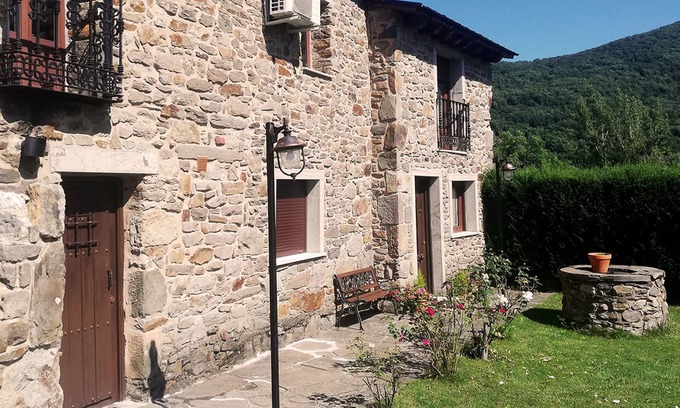 Sosas de Laciana Apartment | Cozy Cottage El Capitán I with Kitchen Amenities & Reviews