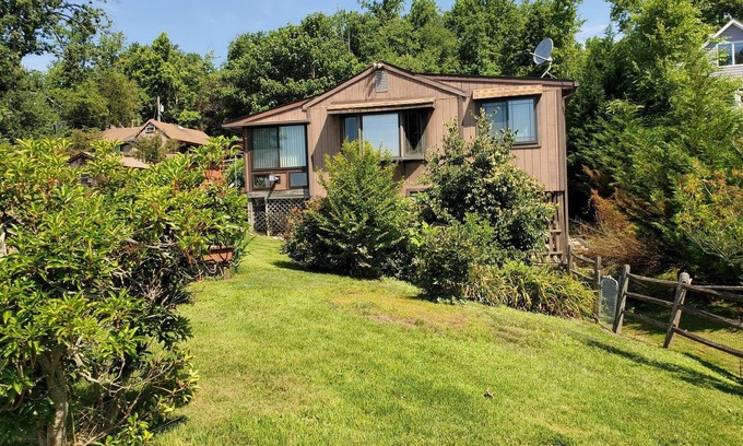 Elkton Cottage | Cozy Cottage in Elkton, Maryland with Beautiful Waterview