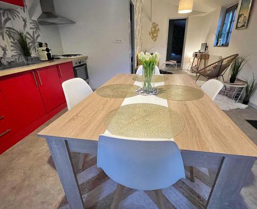 Saint-Leonard Ski Chalet | Cozy Oceanfront Retreat with Pet-Friendly Amenities