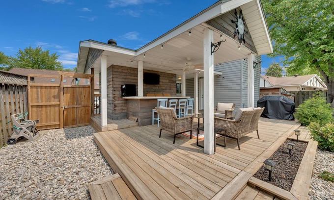Amherstburg House | Relaxing Cottage Escape by the Water with Pool & Pet-Friendly
