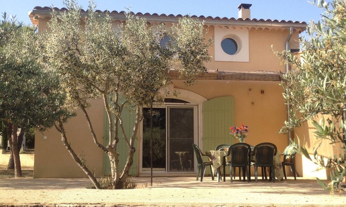 Apt Cottage | Relaxing Cottage with Swimming Pool and Scenic Luberon Views