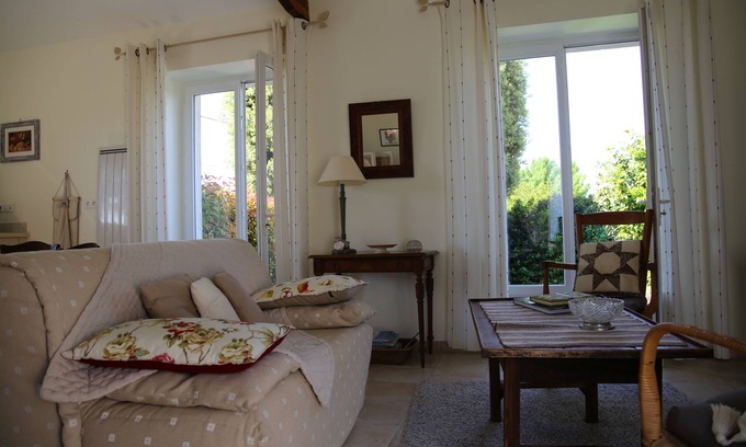 Juillac-le-Coq House | Cozy Cottage for 2-4 in Great Champagne Cognac