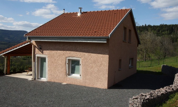 Combrimont Cottage | Gite Combrimont: Cozy Retreat with Spa & Pet Friendly
