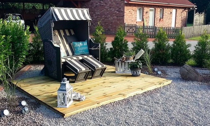 Walchum House | Cozy Cottage for 6 with Ocean View in Walchum