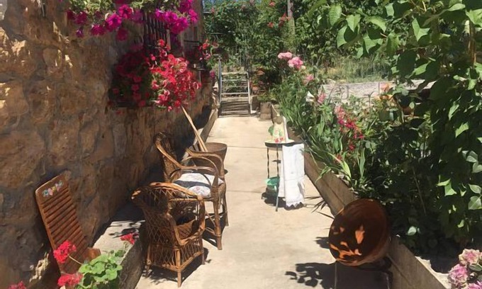 Santibanez del Val Cottage | Inviting Cottage Retreat: The Garden of Manuela for 4