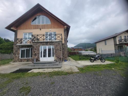 Bakuriani Apartment | Charming Cottage: Family-Friendly Stay with 9/10 Guest Rating
