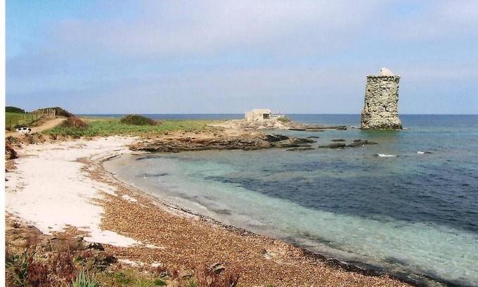 Macinaggio Apartment | Tranquil Cottage Retreat: 1 Bedroom with Oceanfront Views