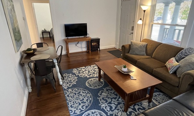 Des Moines Apartment | Cozy Cottage Grove Apt 1 with Private Covered Porch