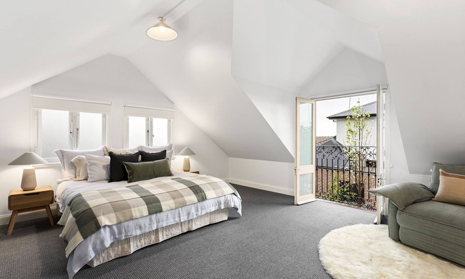 Ascot Vale Cottage | Cozy Cottage Near Ascot Vale Cafes & Racecourse