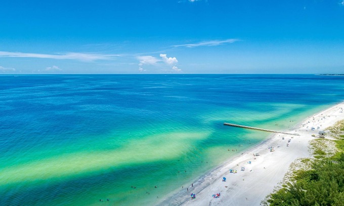 Bradenton Beach House | Cottage Haven: Steps to Beach with Spa and Ocean Views